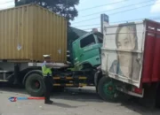 Rem Blong, Truk Kontainer Tabrak 9 Kendaraan di Simpang Bawen
