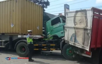 Rem Blong, Truk Kontainer Tabrak 9 Kendaraan di Simpang Bawen