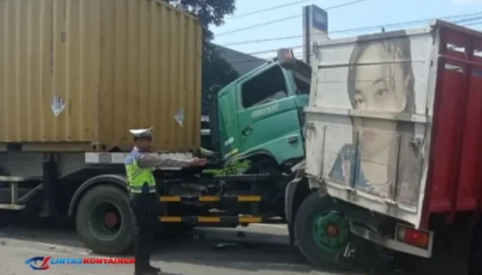 Rem Blong, Truk Kontainer Tabrak 9 Kendaraan di Simpang Bawen