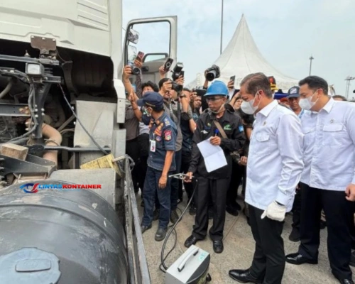 Tekan Polusi, Kendaraan Pelabuhan Diuji Emisi
