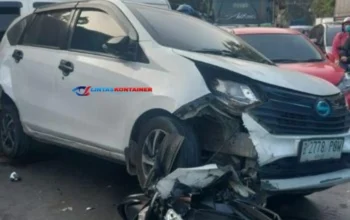Truk Kontainer Rem Blong, Picu Tabrakan Beruntun di Jaktim
