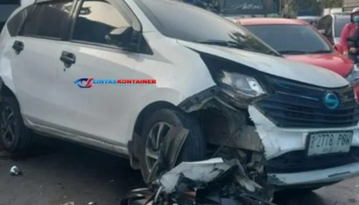Truk Kontainer Rem Blong, Picu Kecelakaan Beruntun di Jaktim