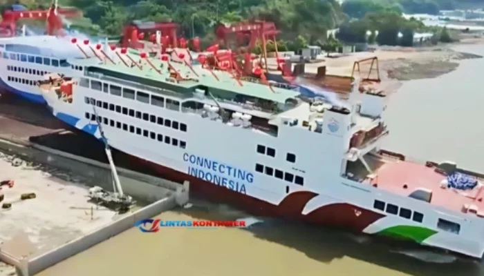 Kapal Dalom Tiba di Merak: Tonggak Baru Transportasi Lampung!
