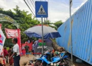Tersangkut Pohon, Kontainer Terguling Timpa 9 Anak SD di Banjarbaru