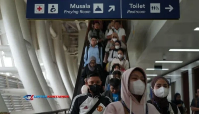 Macet Horor Jakarta Picu Rekor Penumpang LRT Jabodetabek!