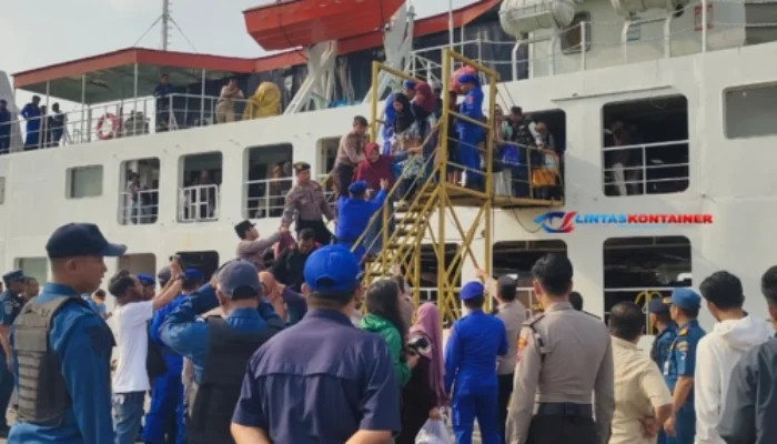 Heroik! Nahkoda KMP Gili Iyang Tenangkan Penumpang Saat Kebakaran di Tengah Laut