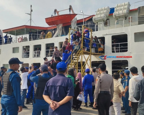 Heroik! Nahkoda KMP Gili Iyang Tenangkan Penumpang Saat Kebakaran di Tengah Laut