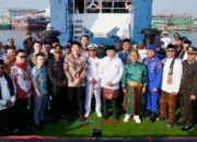 80 Kapal Nelayan Semarakkan HUT ke-80 RI di Pelabuhan Muara Baru