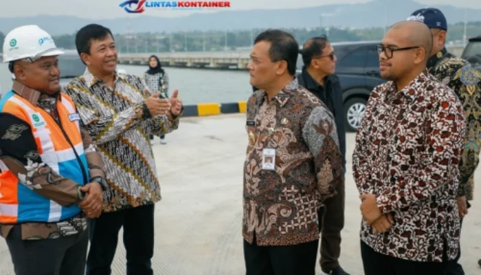 Pelabuhan Batang Mulai Beroperasi, Pangkas Biaya Logistik Industri!
