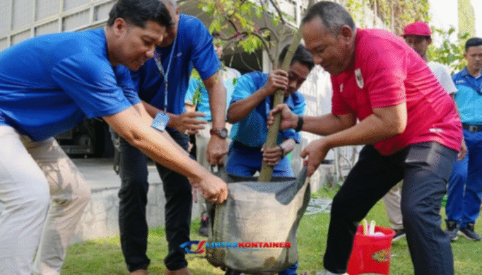 Pelindo Petikemas Hijaukan Seluruh Area Terminal dengan 1.500 Pohon