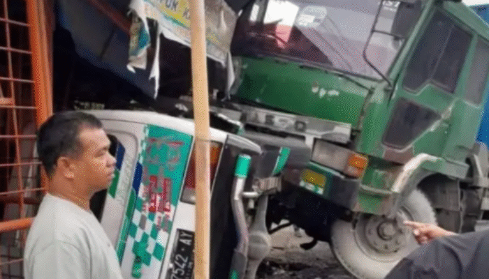 Tabrakan Maut Pick Up vs Kontainer di Medan-Simalungun, 7 Luka!
