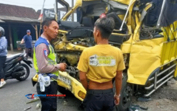 Truk Tabrak Bokong Kontainer di Tempuran Magelang, Sopir Terjepit