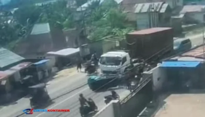Tragedi di Gorontalo: Truk Kontainer Tabrak Bentor, 1 Orang Tewas