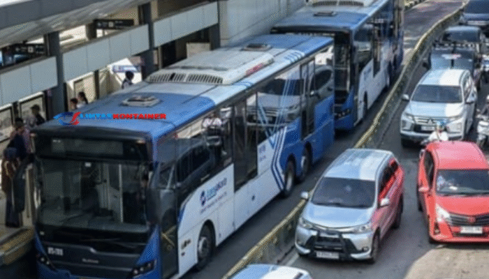 Daftar Rute TransJakarta yang Dialihkan Karena Ada Demo Buruh di DPR