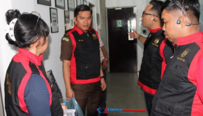 Kejati Kepri Geledah Kantor PT BDP Batam, Sita 3 Kontainer Dokumen!