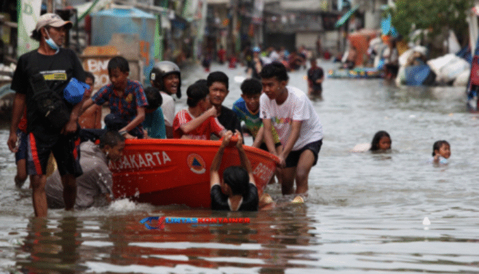 Banjir Jabodetabek Melanda: Bogor Darurat, 1.229 Warga Jakarta Diungsikan