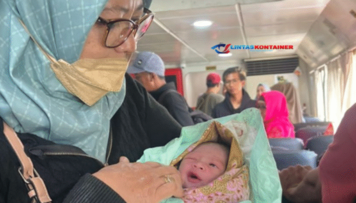 Ibu Hamil Sumbawa Melahirkan Bayi Laki-laki di Kapal Ferry Poto Tano!
