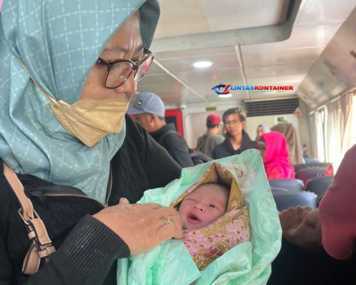 Ibu Hamil Sumbawa Melahirkan Bayi Laki-laki di Kapal Ferry Poto Tano!