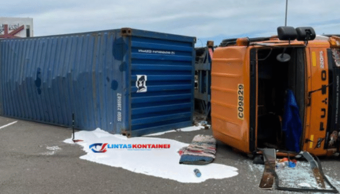 Truk Kontainer Terbalik di Tondo: Diduga Kesalahan Penguncian Cargo