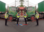 Ban Pecah, Truk Kontainer Tabrak Barier Beton di Jalan Raya Serang