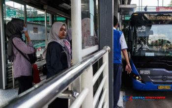 Demo Guru di Monas, Halte Transjakarta Balai Kota dan Gambir 2 Tutup