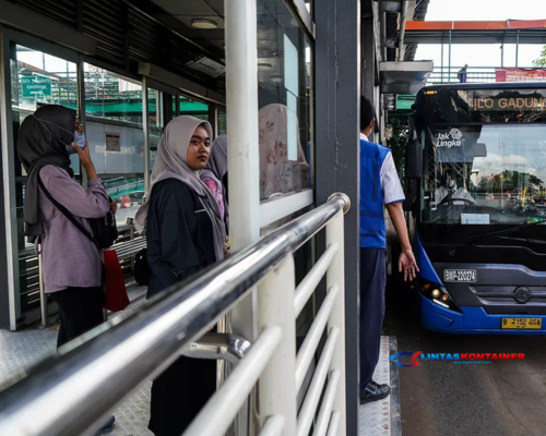 Demo Guru di Monas, Halte Transjakarta Balai Kota dan Gambir 2 Tutup