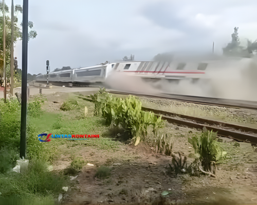 Evakuasi KA Purwojaya Anjlok Bekasi Tuntas: Jalur Bisa Dilintasi Lagi!