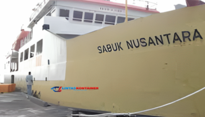 Gelombang Besar, Kapal Tujuan Masalembu Putar Balik ke Kalianget: Badai Sumenep Hebohkan Pelabuhan!