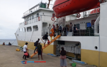 Gelombang Besar, Kapal Tujuan Masalembu Putar Balik ke Kalianget: Badai Sumenep Hebohkan Pelabuhan!