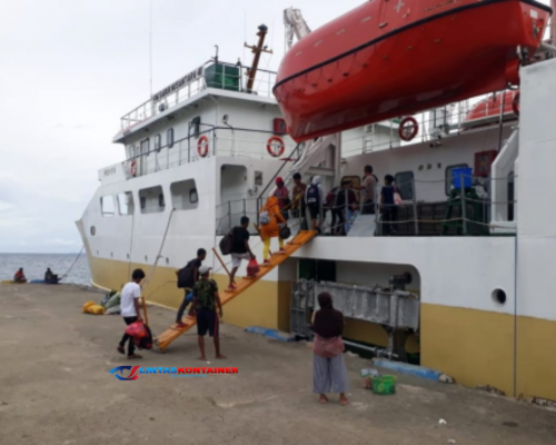 Gelombang Besar, Kapal Tujuan Masalembu Putar Balik ke Kalianget: Badai Sumenep Hebohkan Pelabuhan!