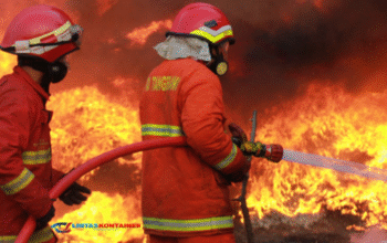 Kapal-Truk Kontainer di Palu Terbakar: Diduga Tersulut Api Rokok