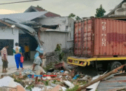 Kronologi Truk Kontainer Hantam Rumah dan Apotek di Polewali Mandar