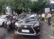 Polisi Ungkap Kronologi Pengemudi Lexus Tewas Tertimpa Pohon di Pondok Indah