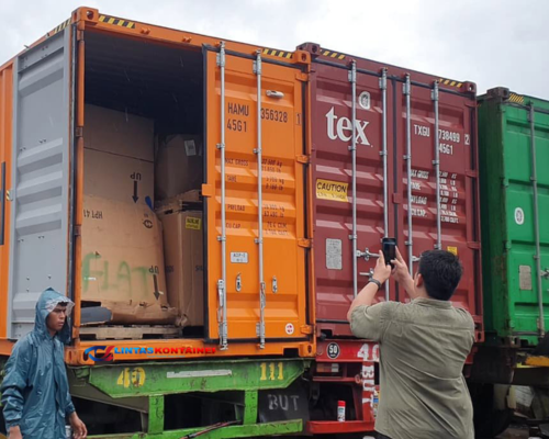 Limbah Elektronik AS Disita di Batam: Kontainer Ilegal Dicegah!