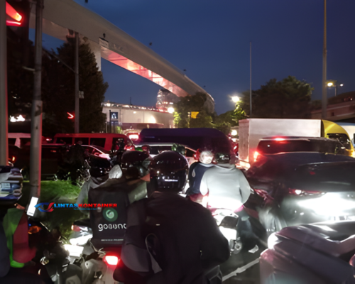 Macet Parah Jalan Letjen S Parman Arah Tomang Imbas Antrean Truk Kontainer!