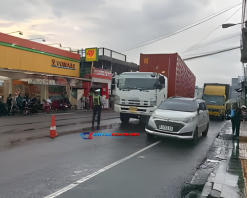 Truk Kontainer Mogok di Cibadak Sukabumi: Lalu Lintas Macet Parah Sore Ini!