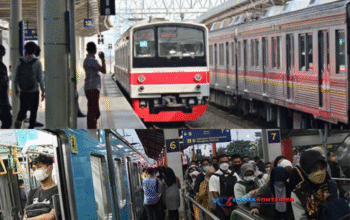KRL Penuh Sesak! Subsidi Tiket Tembus Rp1,7 Triliun!