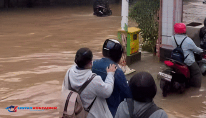 Banjir Kebon Jeruk: Puluhan Motor Mogok!