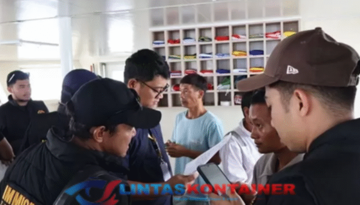 Operasi Gabungan! Imigrasi Periksa Dua Kapal Asing Sandar di Pelabuhan Tanjung Priok, Dokumen Kru Aman