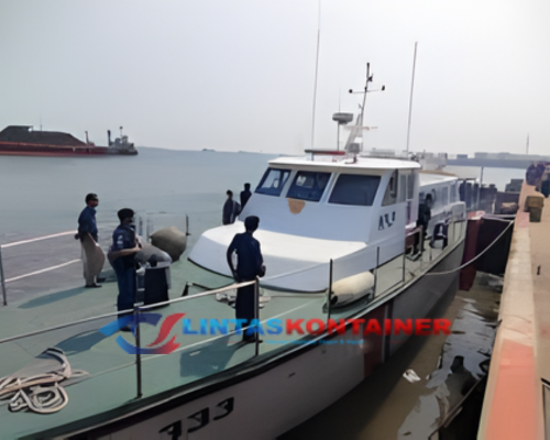 Operasi Gabungan! Imigrasi Periksa Dua Kapal Asing Sandar di Pelabuhan Tanjung Priok, Dokumen Kru Aman