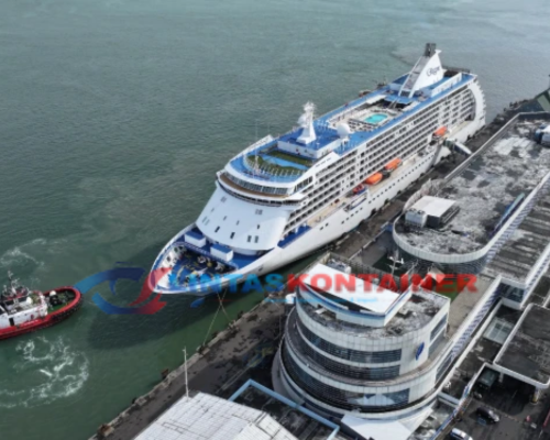 Kapal Pesiar Mewah Seven Seas Explorer Singgah Tanjung Priok 8 Desember 2025!