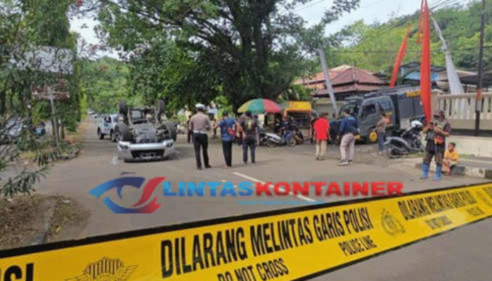 Kecelakaan Beruntun di Palabuhanratu: Pajero Terbalik Usai Dihantam Truk Gas LPG