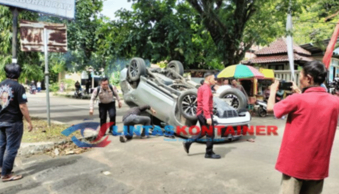 Kecelakaan Beruntun di Palabuhanratu: Pajero Terbalik Usai Dihantam Truk Gas LPG