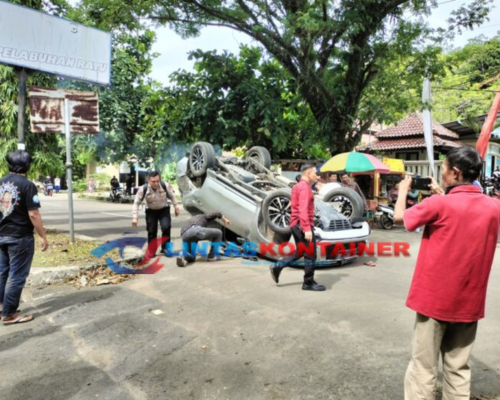 Kecelakaan Beruntun di Palabuhanratu: Pajero Terbalik Usai Dihantam Truk Gas LPG