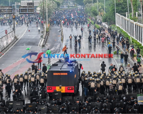Bentrokan Meluas hingga Palmerah Utara Dekat Flyover Slipi: Fakta Lengkap Kerusuhan Jakarta