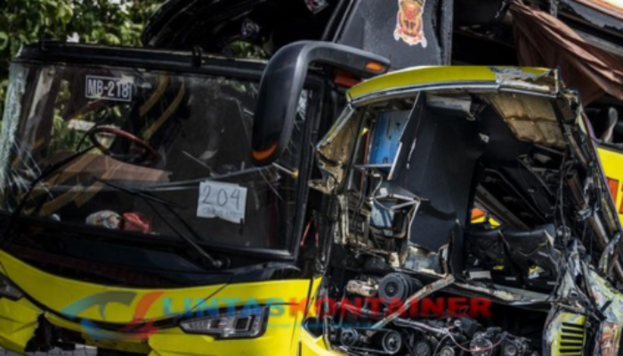 Penampakan Bus Ringsek Usai Kecelakaan Tewaskan 16 Penumpang di Tol Muktiharjo
