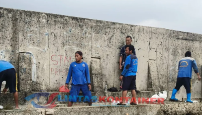 Pemprov DKI Bakal Cor Permanen Tanggul Laut Bocor di Jakut
