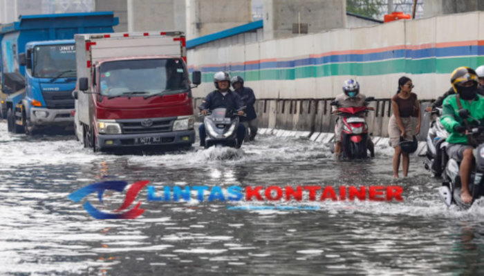Puncak Banjir Rob Jakarta Hari Ini: 12 Wilayah Siaga, Tinggi Genangan Capai 35 cm!