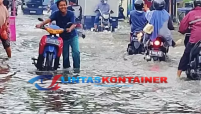 Puncak Banjir Rob Jakarta Hari Ini: 12 Wilayah Siaga, Tinggi Genangan Capai 35 cm!