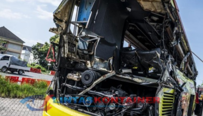 Penampakan Bus Ringsek Usai Kecelakaan Tewaskan 16 Penumpang di Tol Muktiharjo